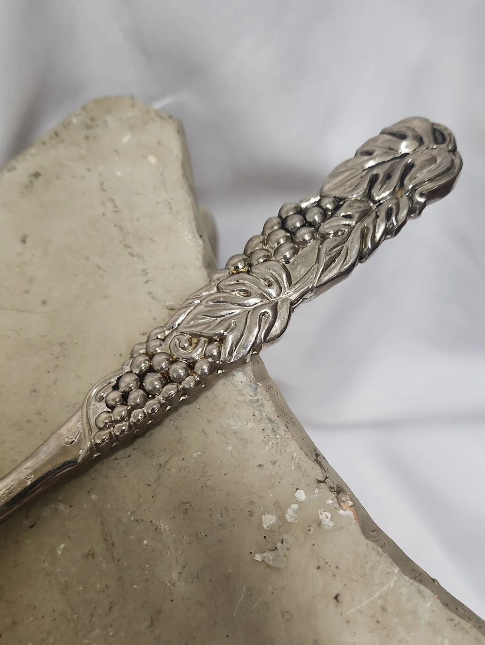 Vintage Godinger Grape Vine Silver Plated Cake/Pie Server
